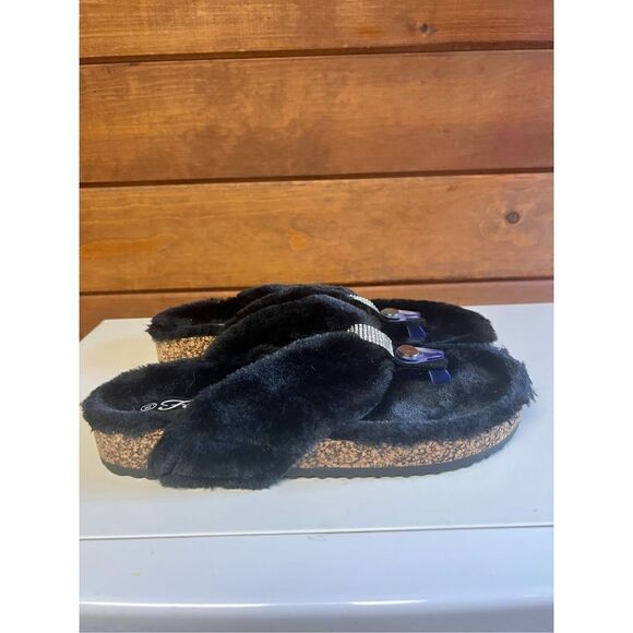 Forever Fuzzy Thong  Slippers Sz 8.5 Black NWOT - Picture 2 of 7